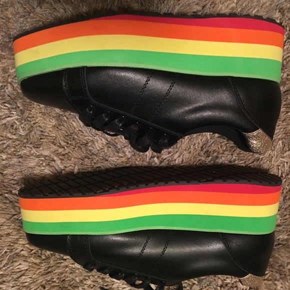 Very Volatile Juke Box - Picture 2 of 10